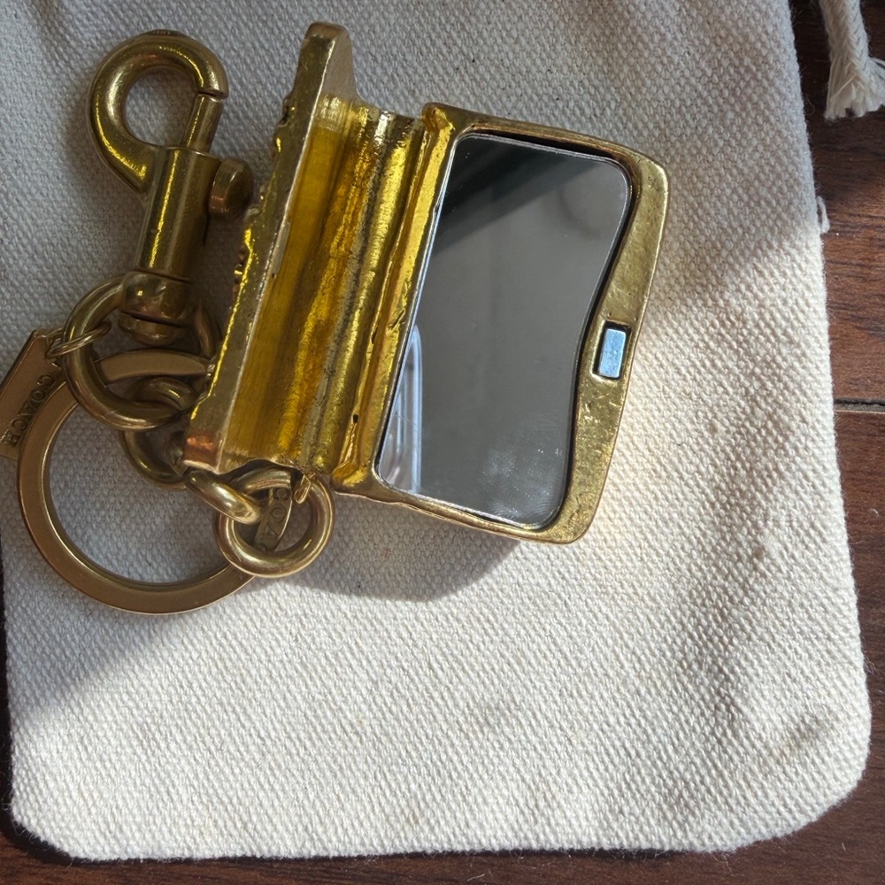 Coach Gold Floral Embossed Key & Card Holder Charm - Picture 6 of 6